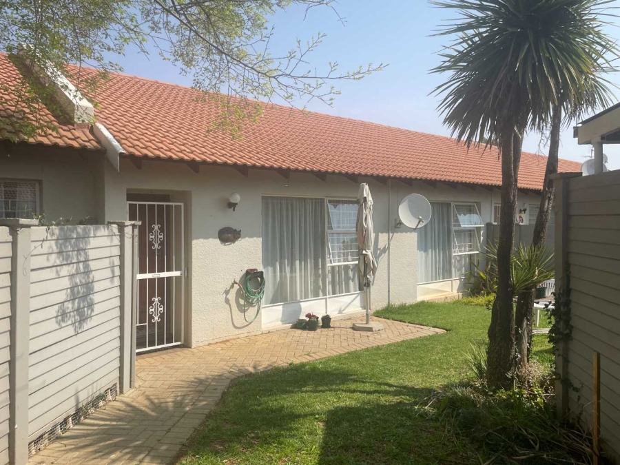 2 Bedroom Property for Sale in Langenhovenpark Free State